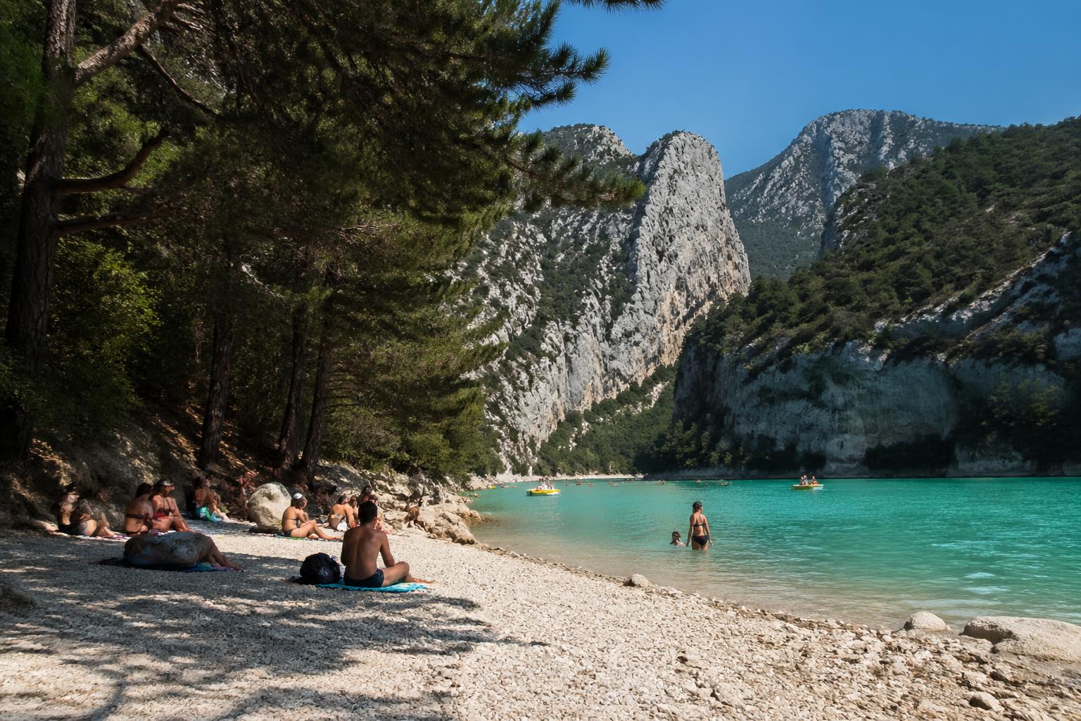 découvrez les meilleurs spots pour une baignade incontournable dans les gorges du verdon et les lieux à éviter pour profiter en toute sécurité de ce site naturel exceptionnel.