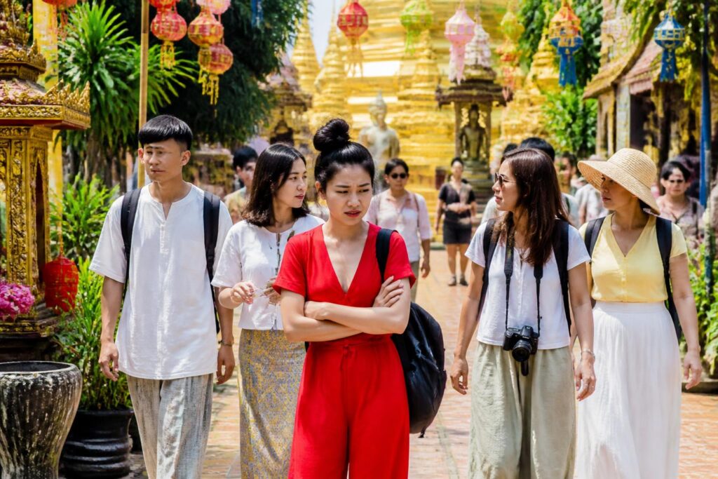 découvrez quelles couleurs éviter en thaïlande et ce que votre tenue révèle sur vous lors de votre séjour. conseils pratiques pour bien s'habiller et respecter la culture locale.