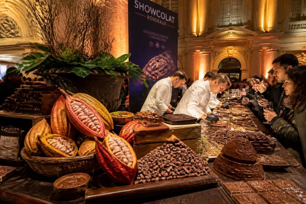 découvrez le festival showcolat à bordeaux, une célébration gourmande du cacao à la tablette, dans le cadre prestigieux du palais de la bourse. plongez au cœur de la chocolaterie et savourez un voyage unique.
