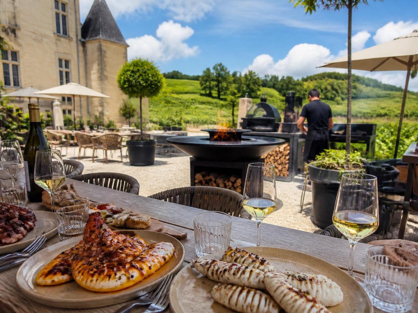 découvrez la terrasse de lafaurie à bommes, réouverte pour la saison estivale, et laissez-vous séduire par un voyage gustatif inoubliable au cœur d'un cadre charmant.