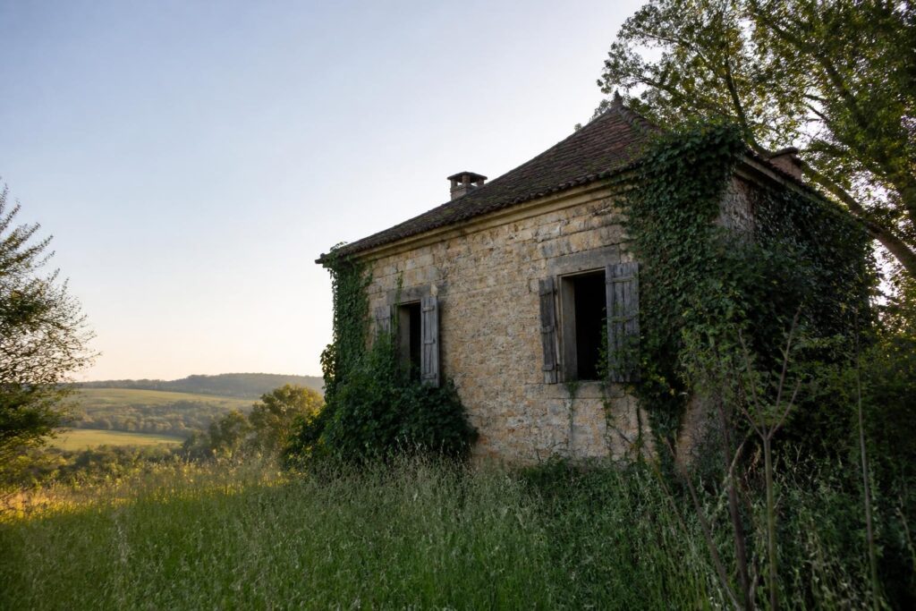découvrez si les maisons abandonnées à donner dans le sud-ouest sont un mythe ou une réalité, et apprenez comment en dénicher une pour concrétiser votre projet immobilier.