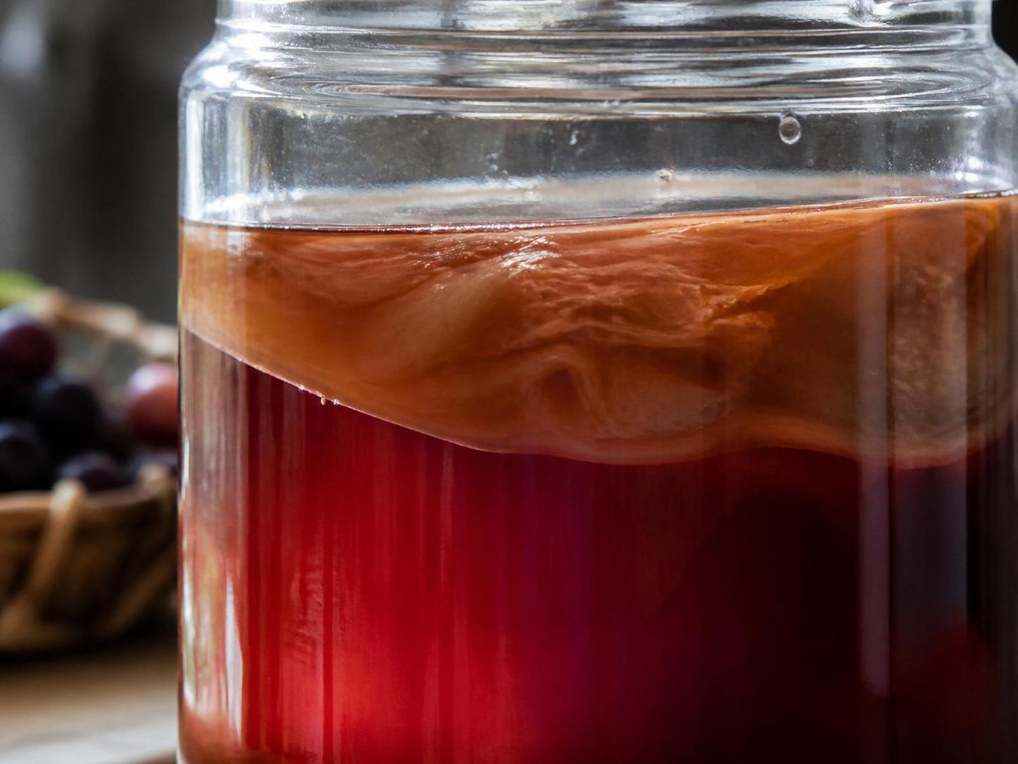 découvrez ce qu'est la mère vinaigre, ses bienfaits et comment l'utiliser facilement dans votre cuisine maison pour des recettes naturelles et savoureuses.