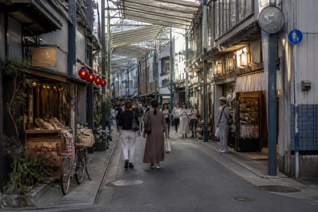 découvrez toutes les réponses possibles pour une ville du japon en 3 lettres, parfait pour vos mots fléchés et mots croisés.
