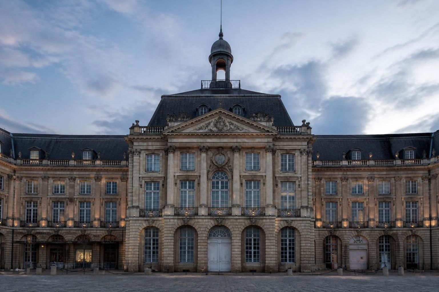 Fermeture annoncée du restaurant doublement étoilé Le Gabriel à Bordeaux : les acteurs économiques s'y attendaient 2 annonce de la fermeture du restaurant doublement étoilé le gabriel à bordeaux, une décision attendue par les acteurs économiques locaux.