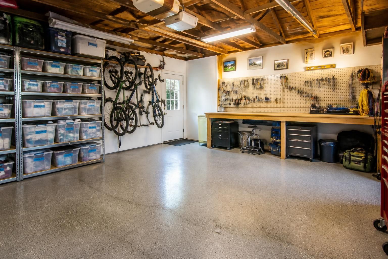 Guide pratique : Astuces ingĂ©nieuses pour optimiser lâespace de votre garage 2 dĂ©couvrez des astuces ingĂ©nieuses pour optimiser lâespace de votre garage grĂące Ă notre guide pratique. maximisez chaque centimĂštre et transformez votre garage en un espace organisĂ© et fonctionnel.