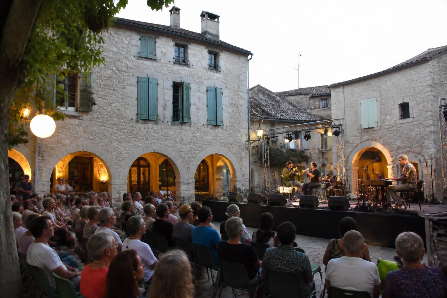 découvrez les incontournables du lundi 3 août en lot-et-garonne : festivals, croisières et marchés gourmands pour une journée riche en aventures et découvertes.