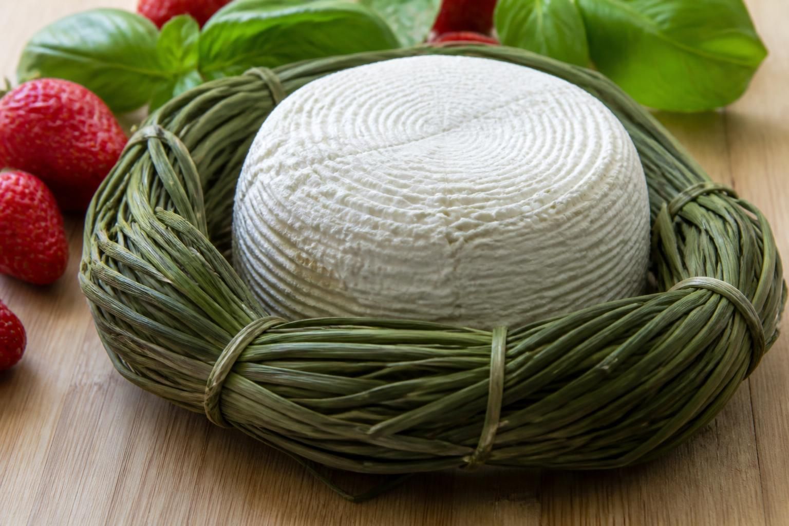 découvrez comment sébastien renoux met en lumière la jonchée, un trésor gourmand du patrimoine local du pays rochefortais, alliant tradition et saveurs authentiques.