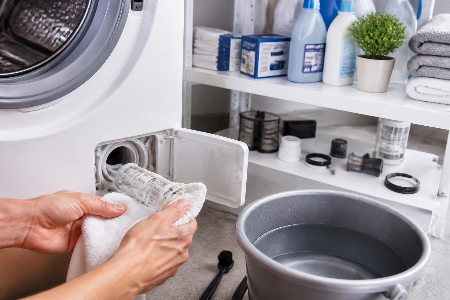 apprenez à localiser et nettoyer facilement le filtre de votre machine à laver pour garantir son bon fonctionnement et prévenir les pannes efficacement.